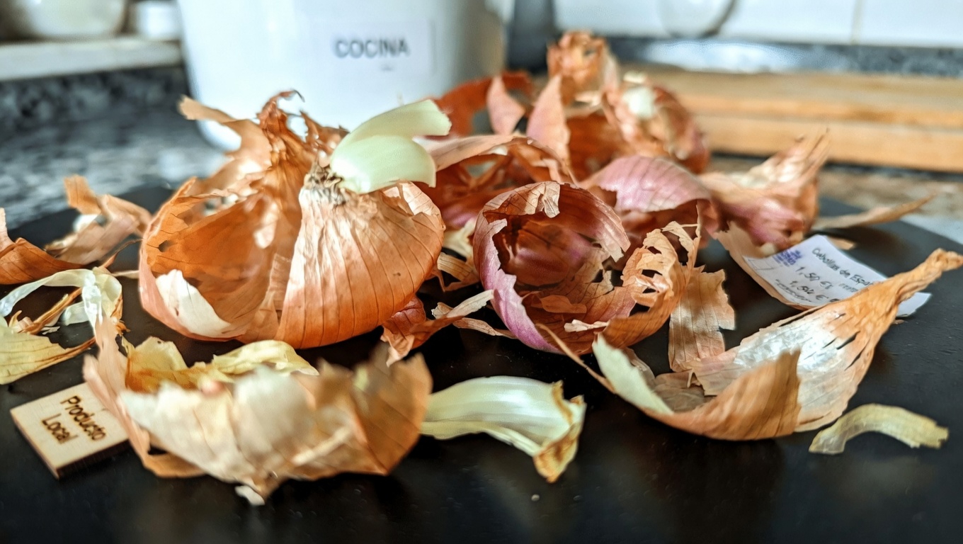Té de cáscara de cebolla: un sencillo hábito casero para explorar como apoyo al bienestar urinario y de la próstata