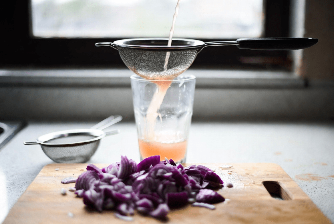 Cebolla roja y azúcar en sangre: explorando un sencillo ingrediente de cocina para el bienestar diario