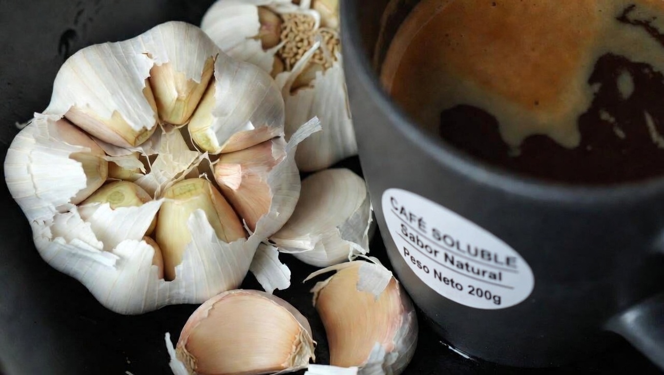 ¿Pueden el café de todos los días y el ajo apoyar la vitalidad masculina y la confianza en la intimidad a medida que envejeces?